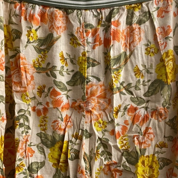Old Navy Floral Women Shorts - Orange and Yellow - Picture 2 of 5
